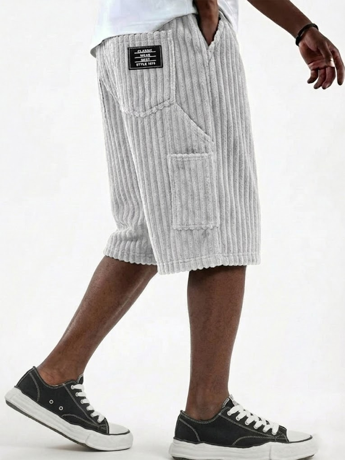 Practical Multi-pocket Striped Shorts