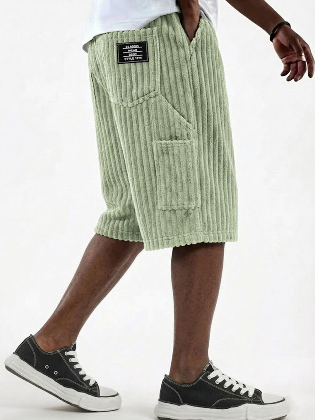 Practical Multi-pocket Striped Shorts