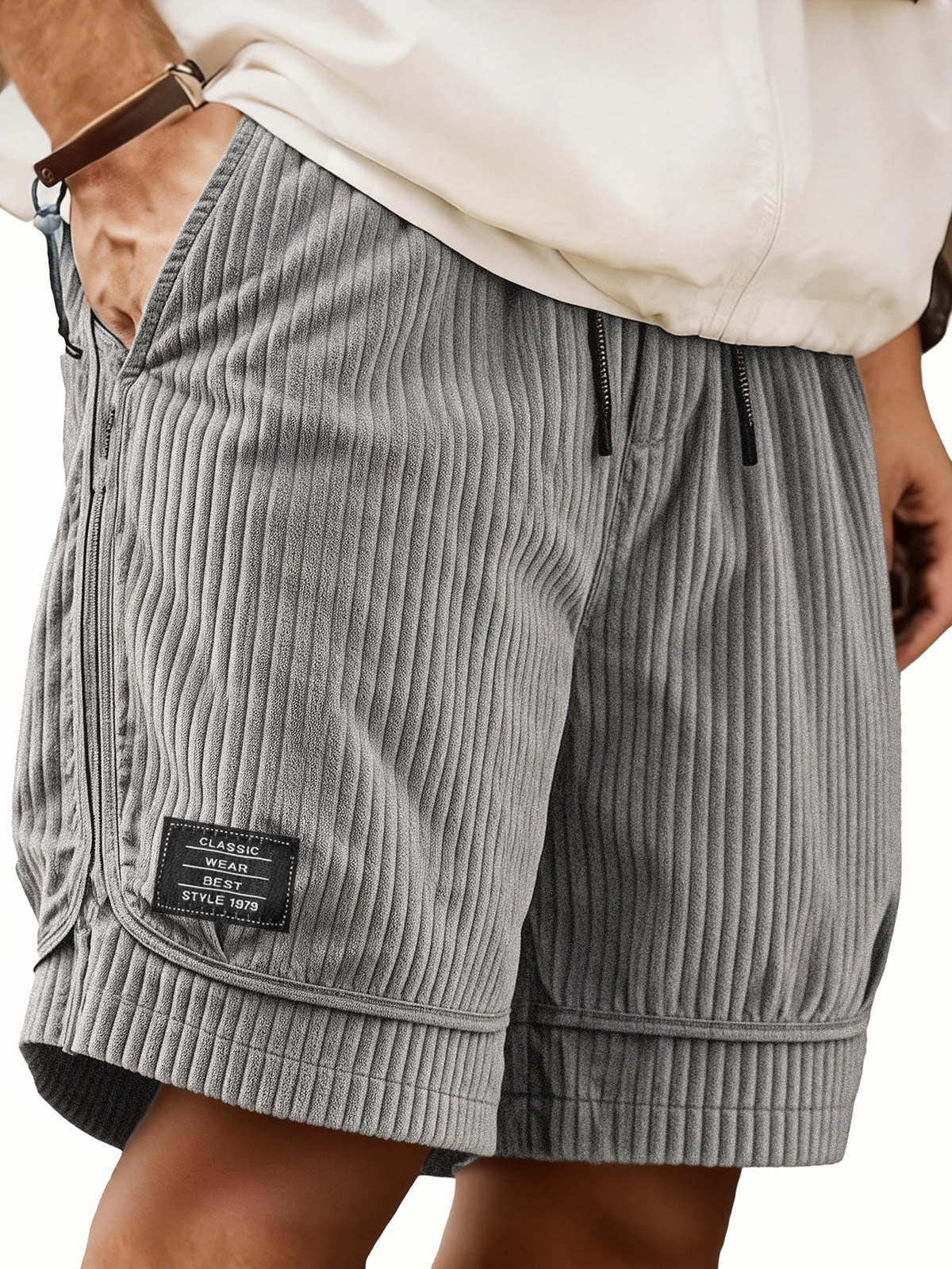 Men's Fashionable Loose Pocket Embroidered Logo Shorts