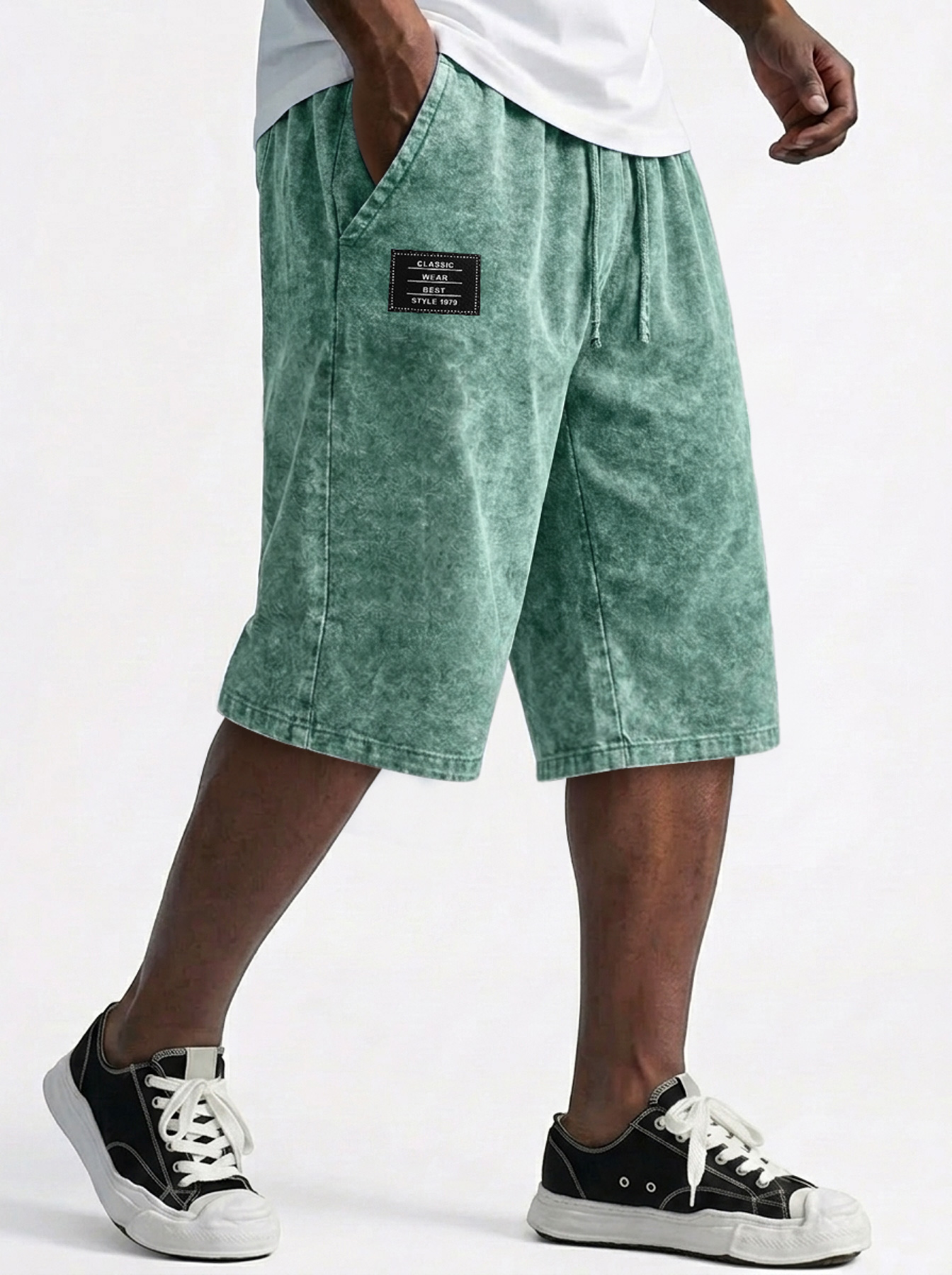 Men's Retro Embroidered Logo Elastic Waist Casual Loose Shorts